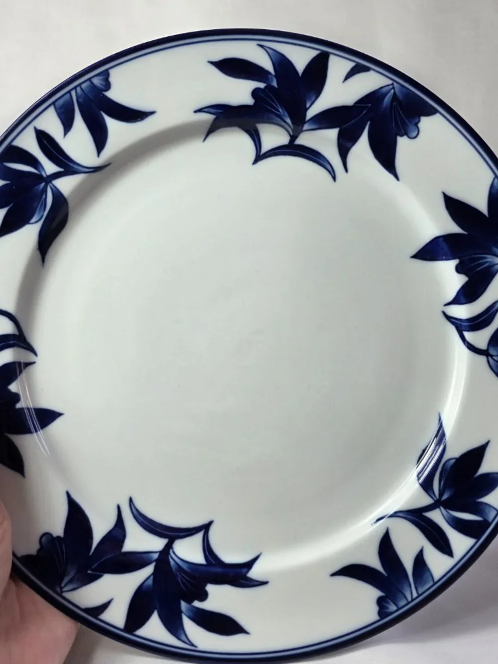 ONE Pier 1 Ming Dinner Plate White with Blue Leaves and Flowers